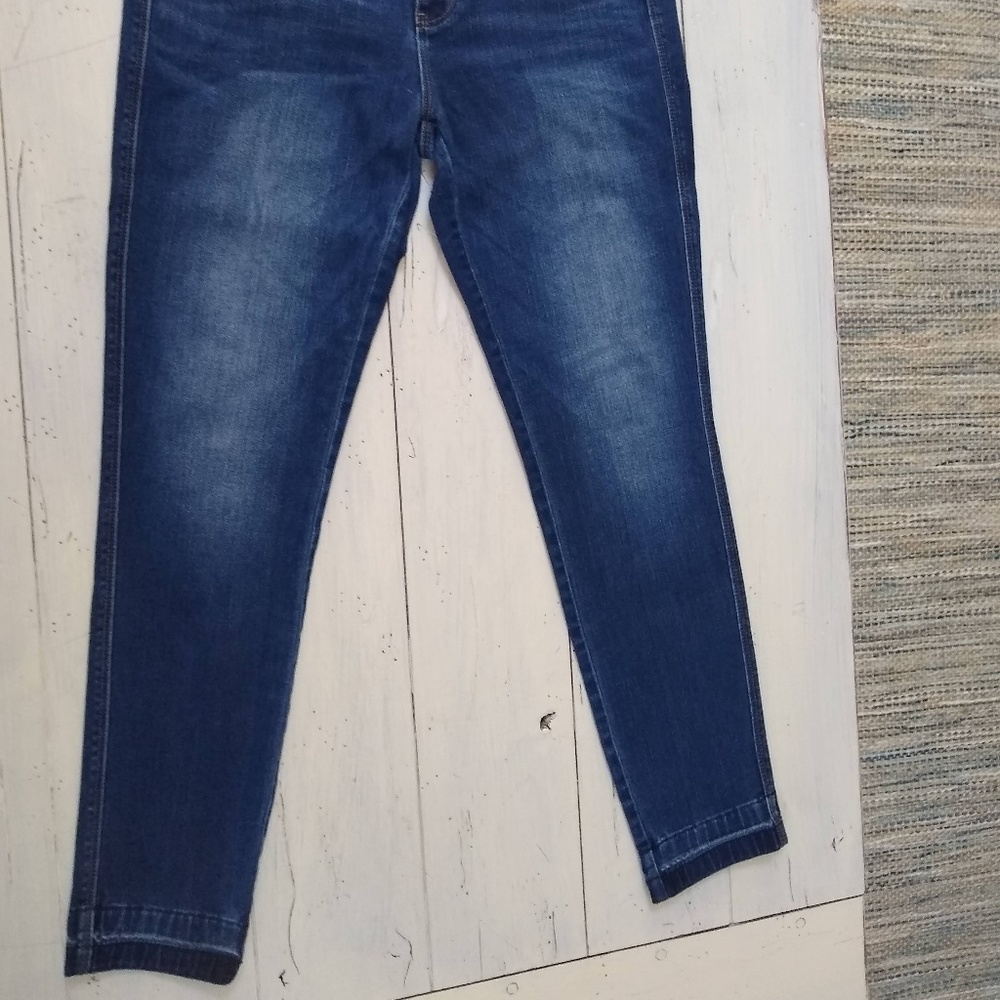White House Black Market Skimmer jeans, size 6